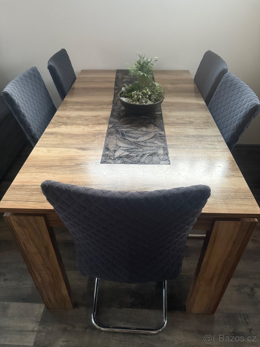 Jídelni stůl - 2