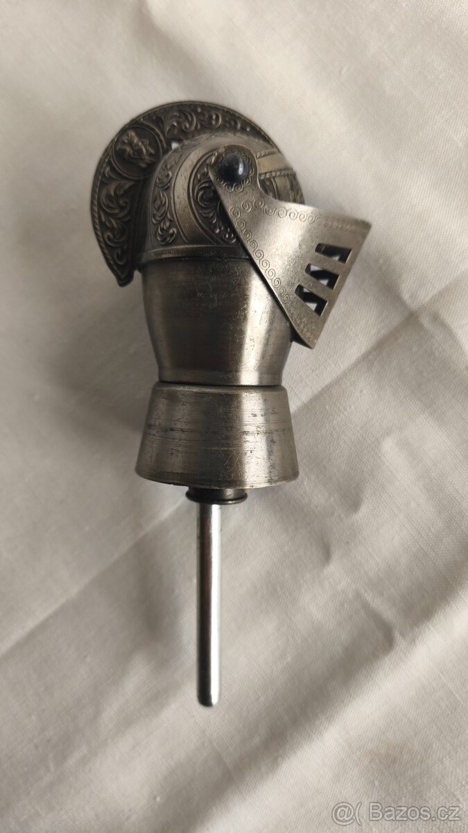 vintage nálevka na víno a vývrtka - 2