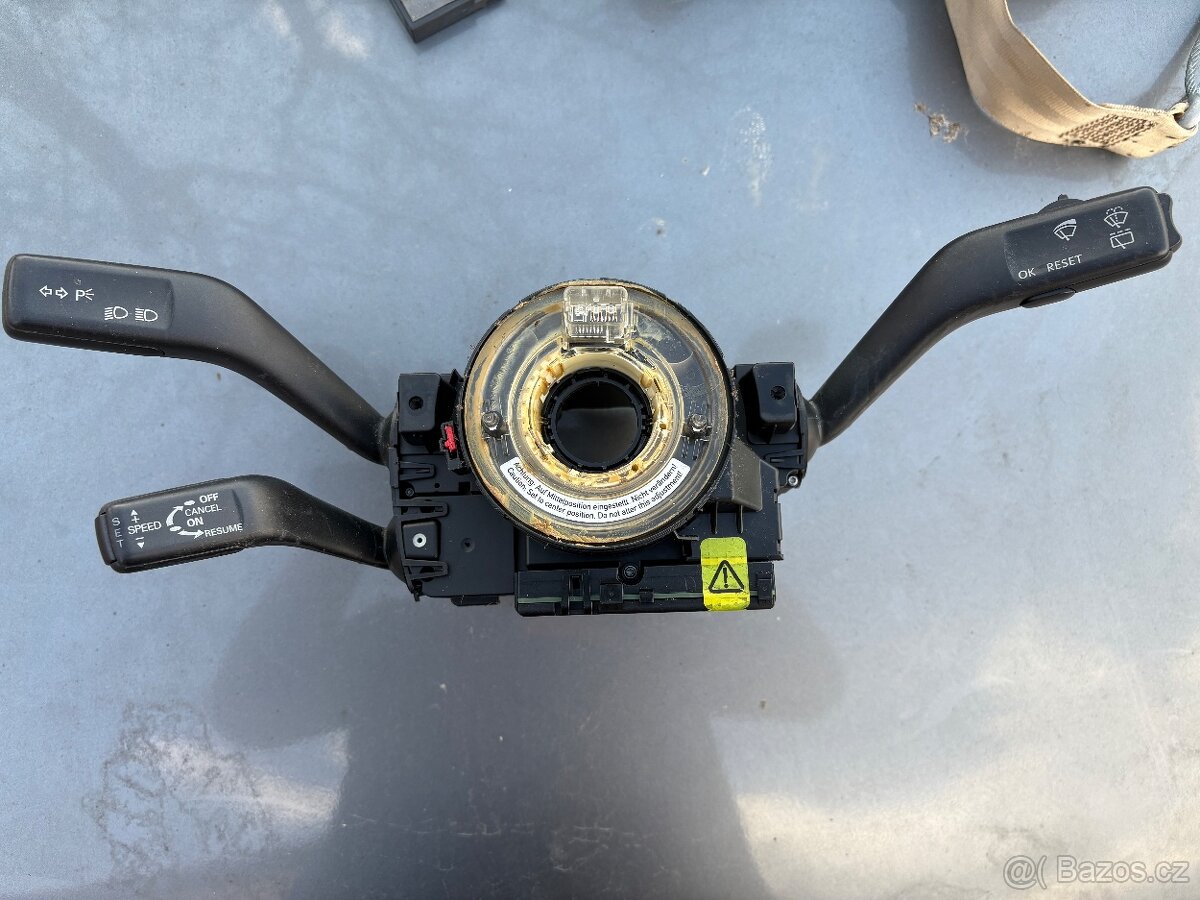 Passat B6 podvolantová jednotka - 2