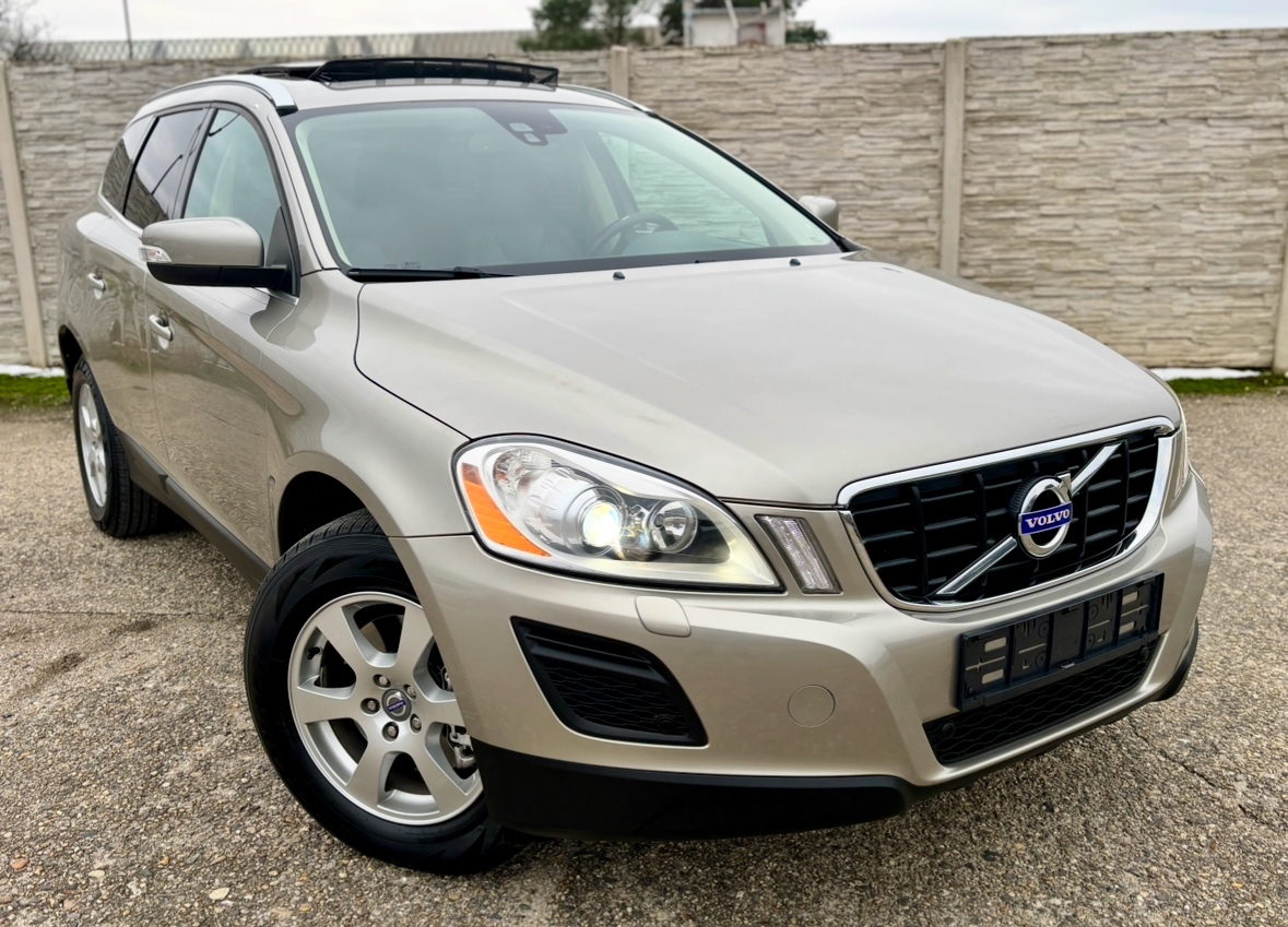 VOLVO XC60 2.4 D3 AWD SUMMUM •Ťažné •Manuál •Panorama - 2