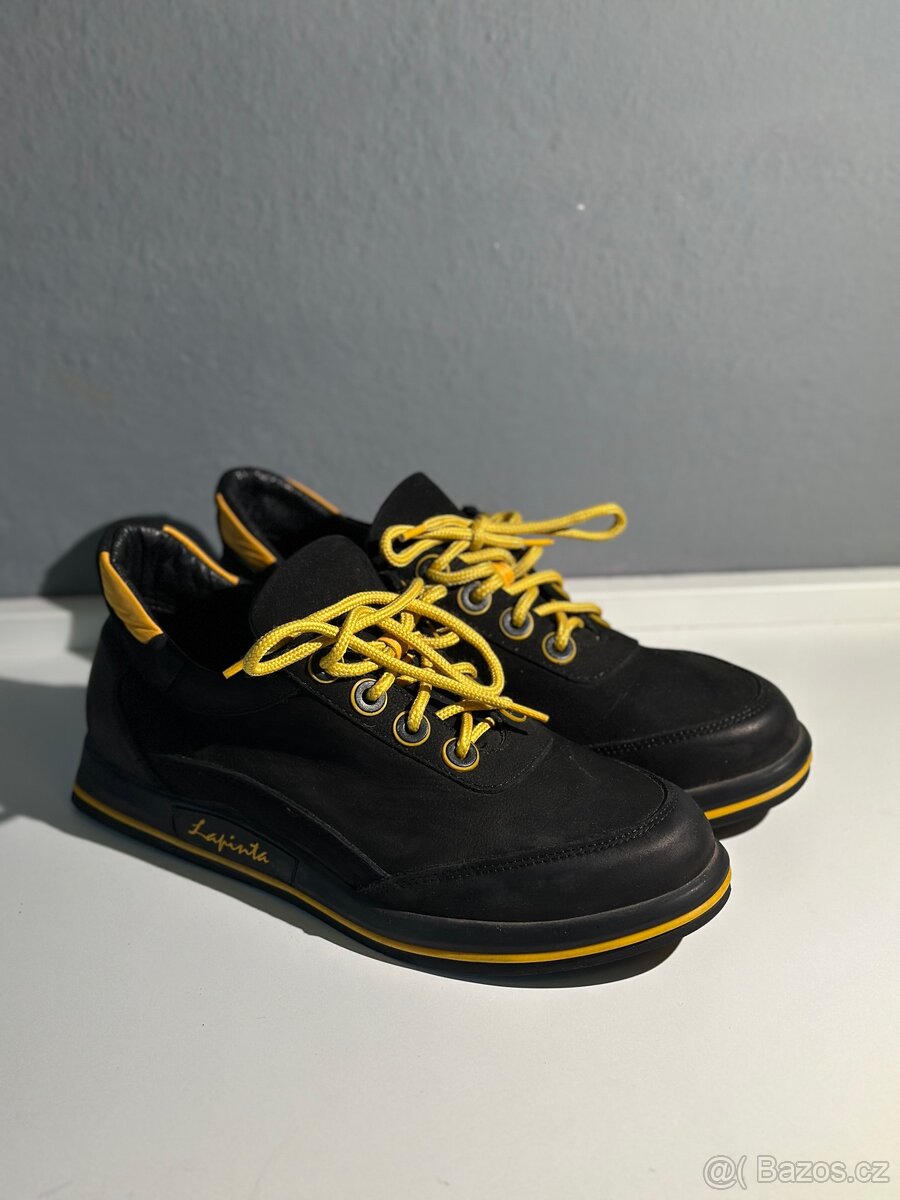 Stylové černé boty se žlutými detaily - 2