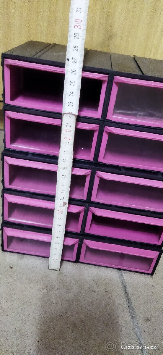 Plastový box na šroubky - 2