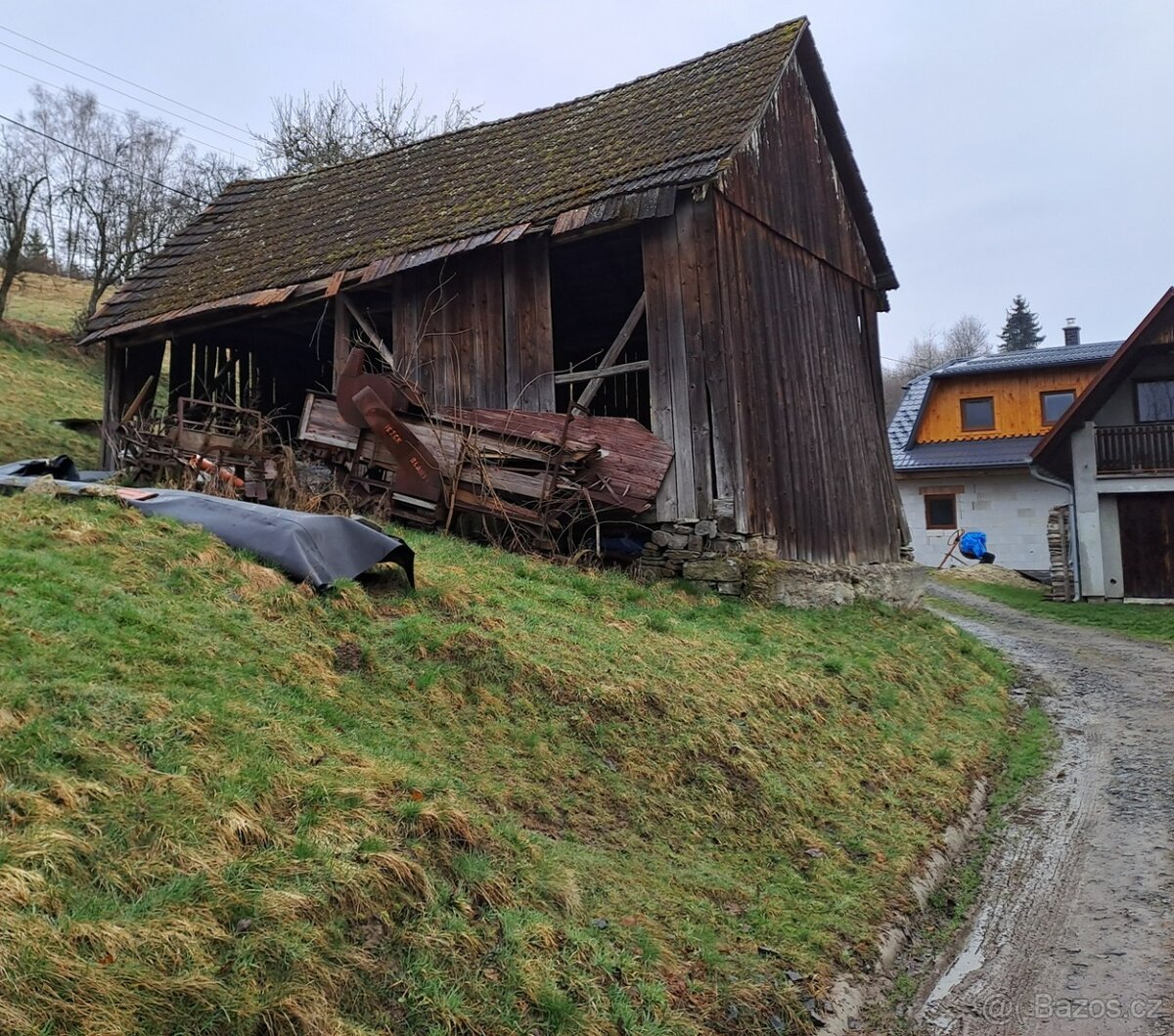 Darujeme dřevo ze staré stodoly za rozebrání a odvoz - 2