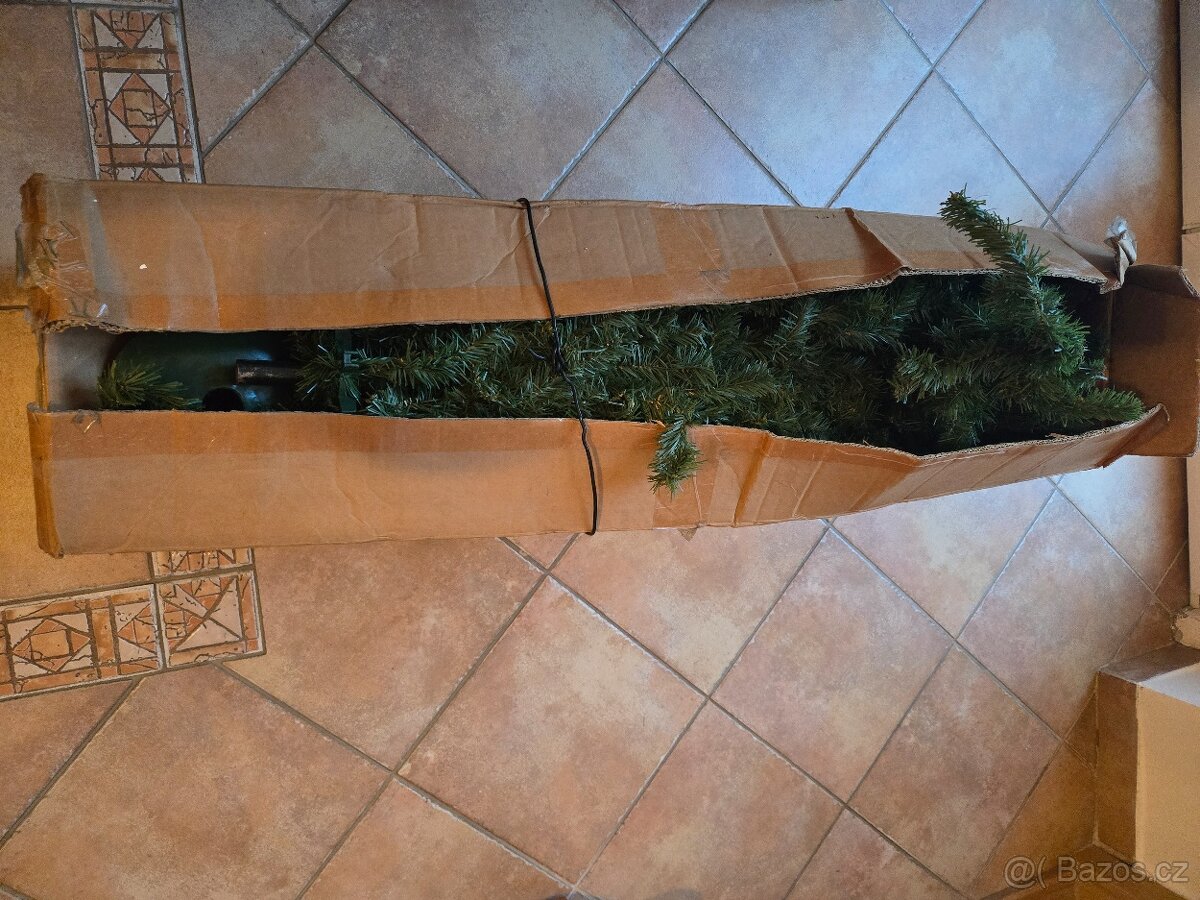 Vánoční stromek umělý - 2