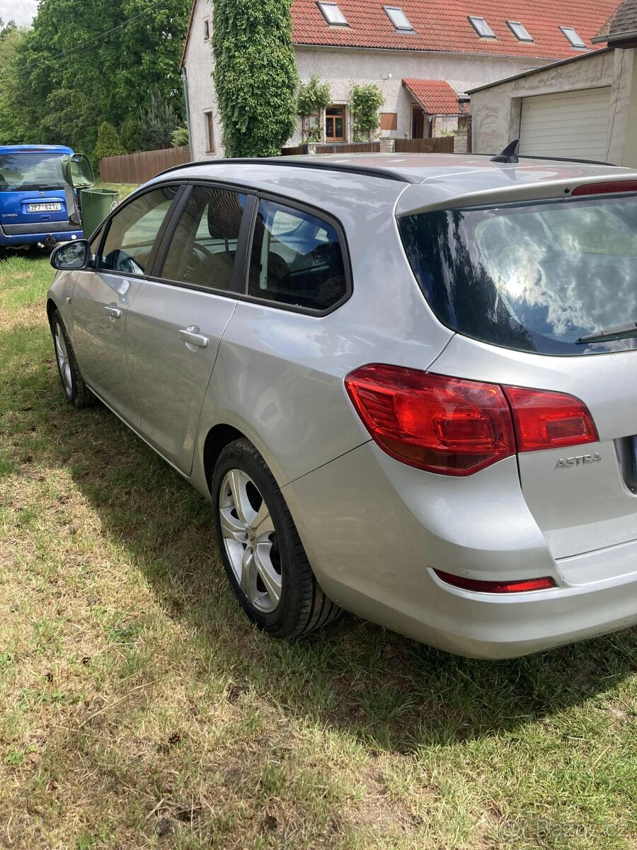 Opel Astra J SportsTourer - 2