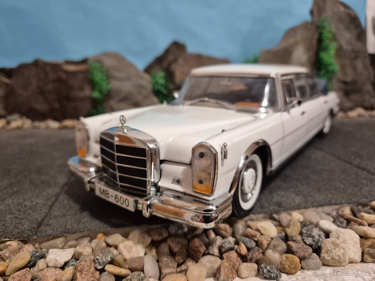 Prodám model 1:18 Mercedes Benz 600 Pullman - 2