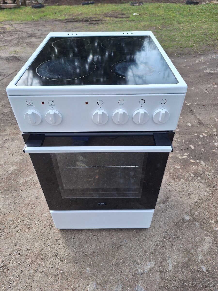 Elektrický sporák Mora na 220.v - 2