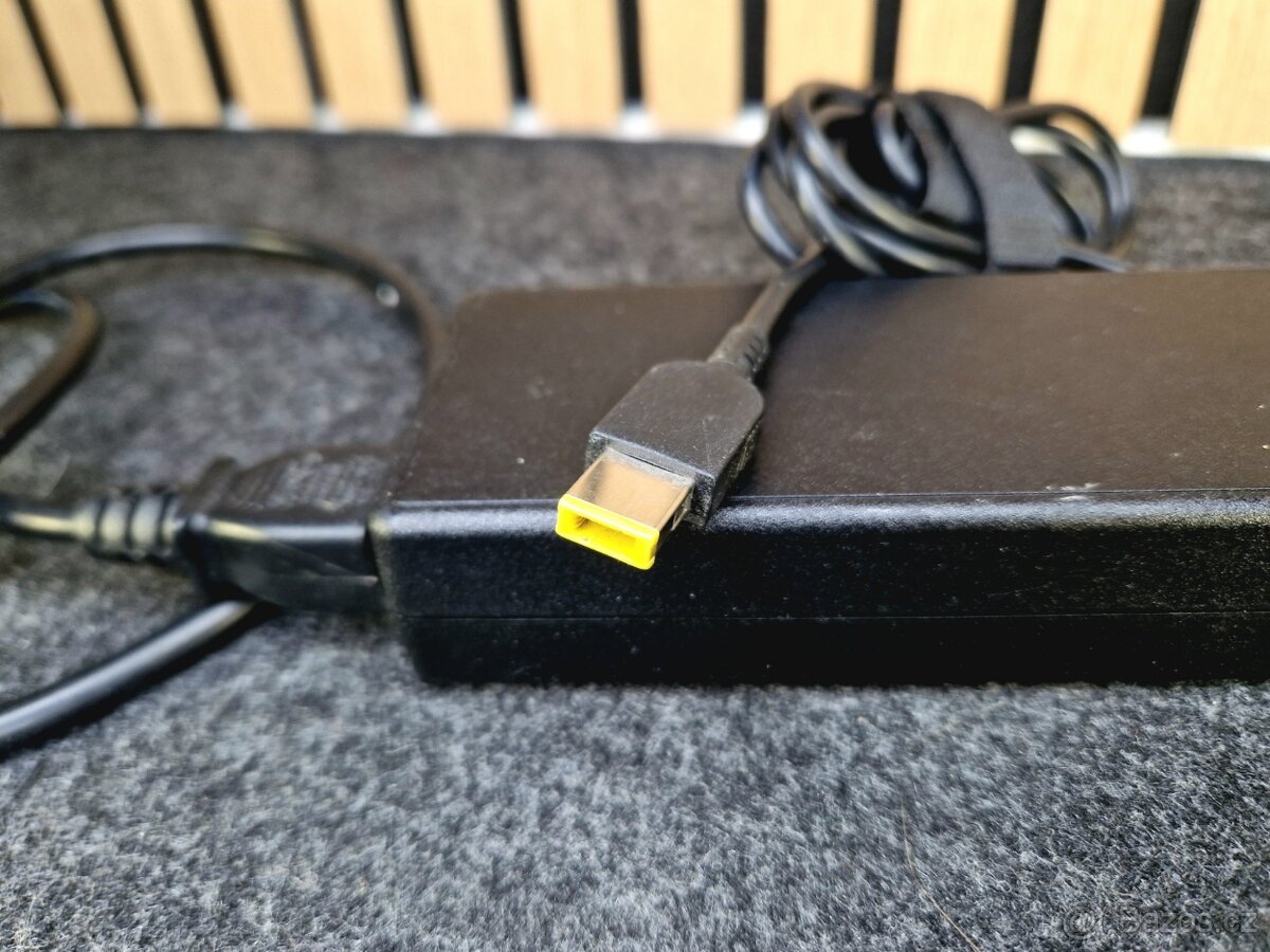 Adaptér Lenovo 135W hranatý konektor - ZÁRUKA - 2