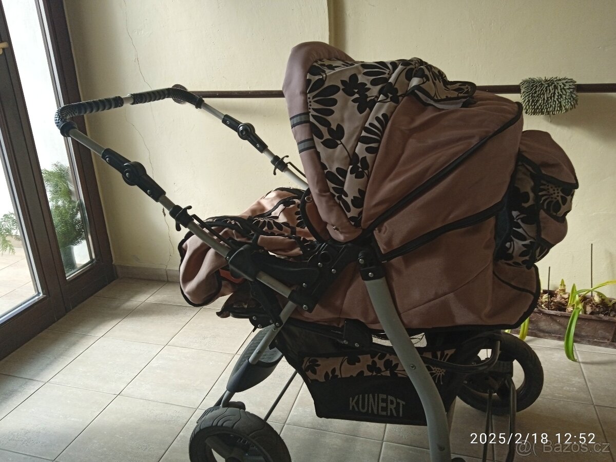 dětská postýlka ,kočárek, odrážedlo, stoleček apod. - 2