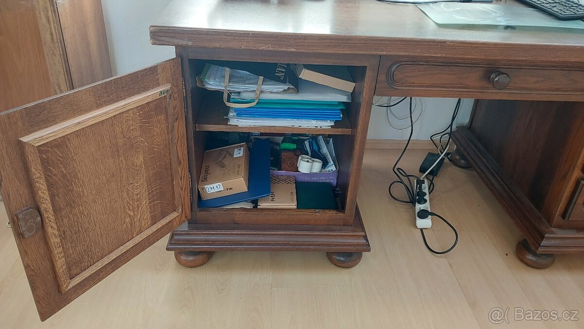 Dubový konferenční stůl - 2