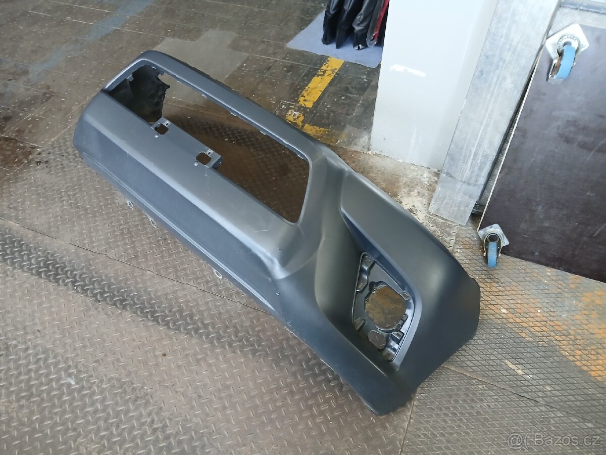 Toyota Hilux přední nárazník