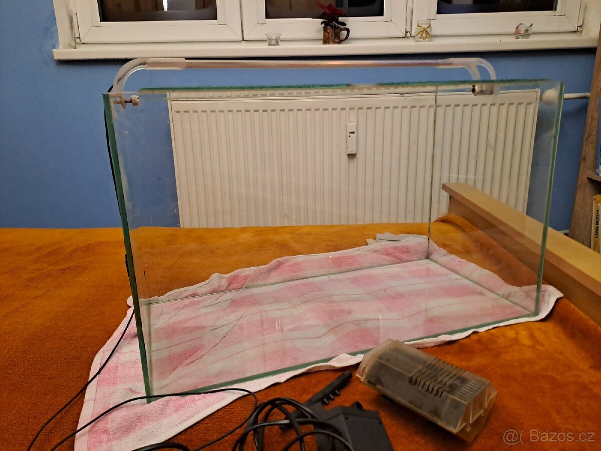 Akvárium s vybavením - 2
