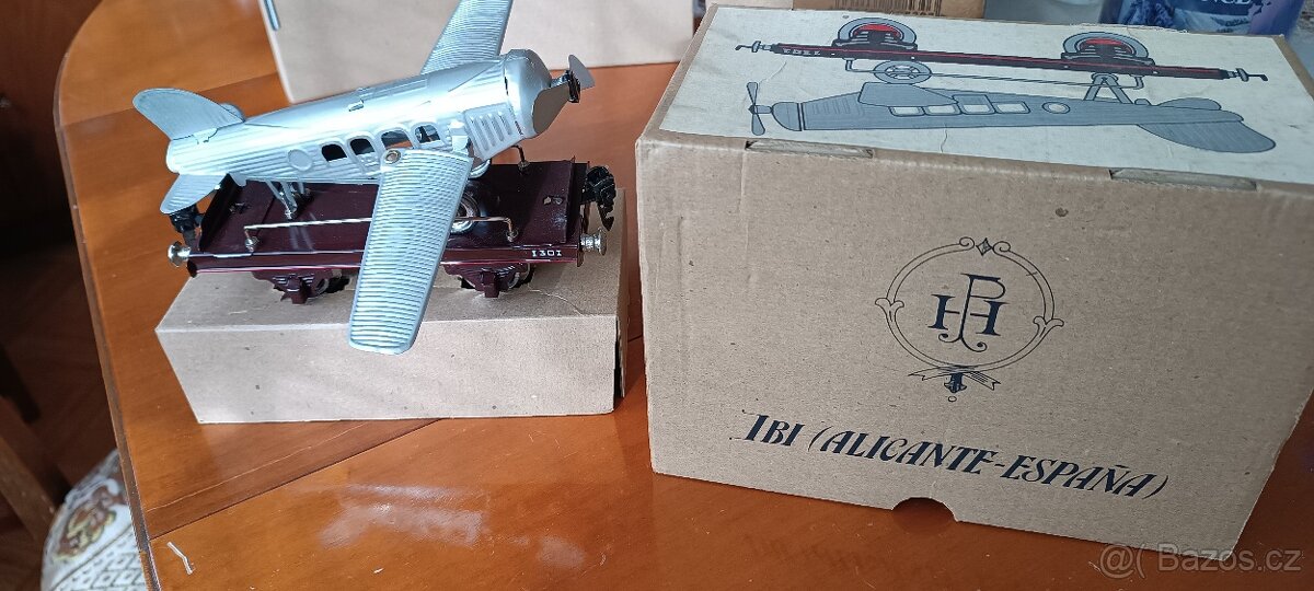 PAYA nákladni vagon s letadlem, ca. 1980 - 2