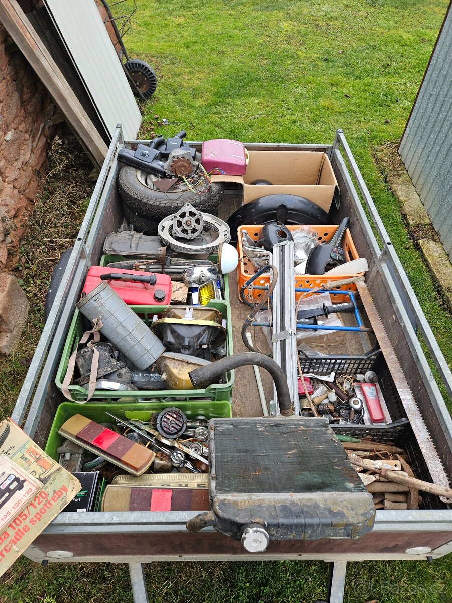 Konvolut dílů auto moto - 2