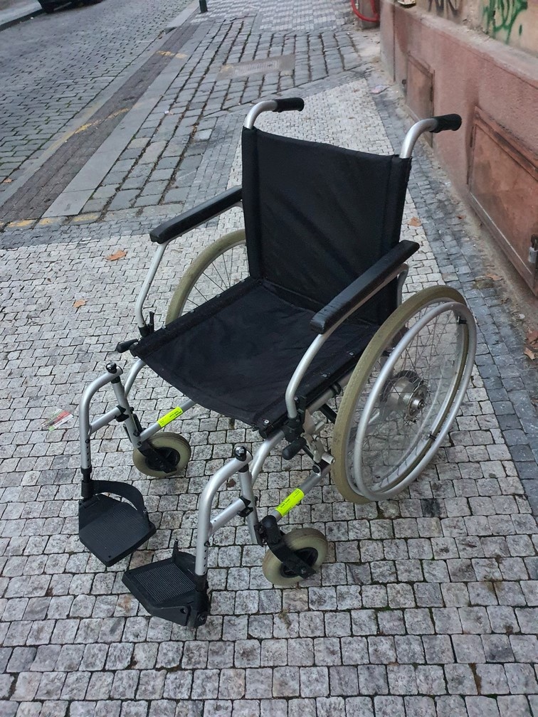 široký a skládací invalidní vozík PLNÁ kola - 2