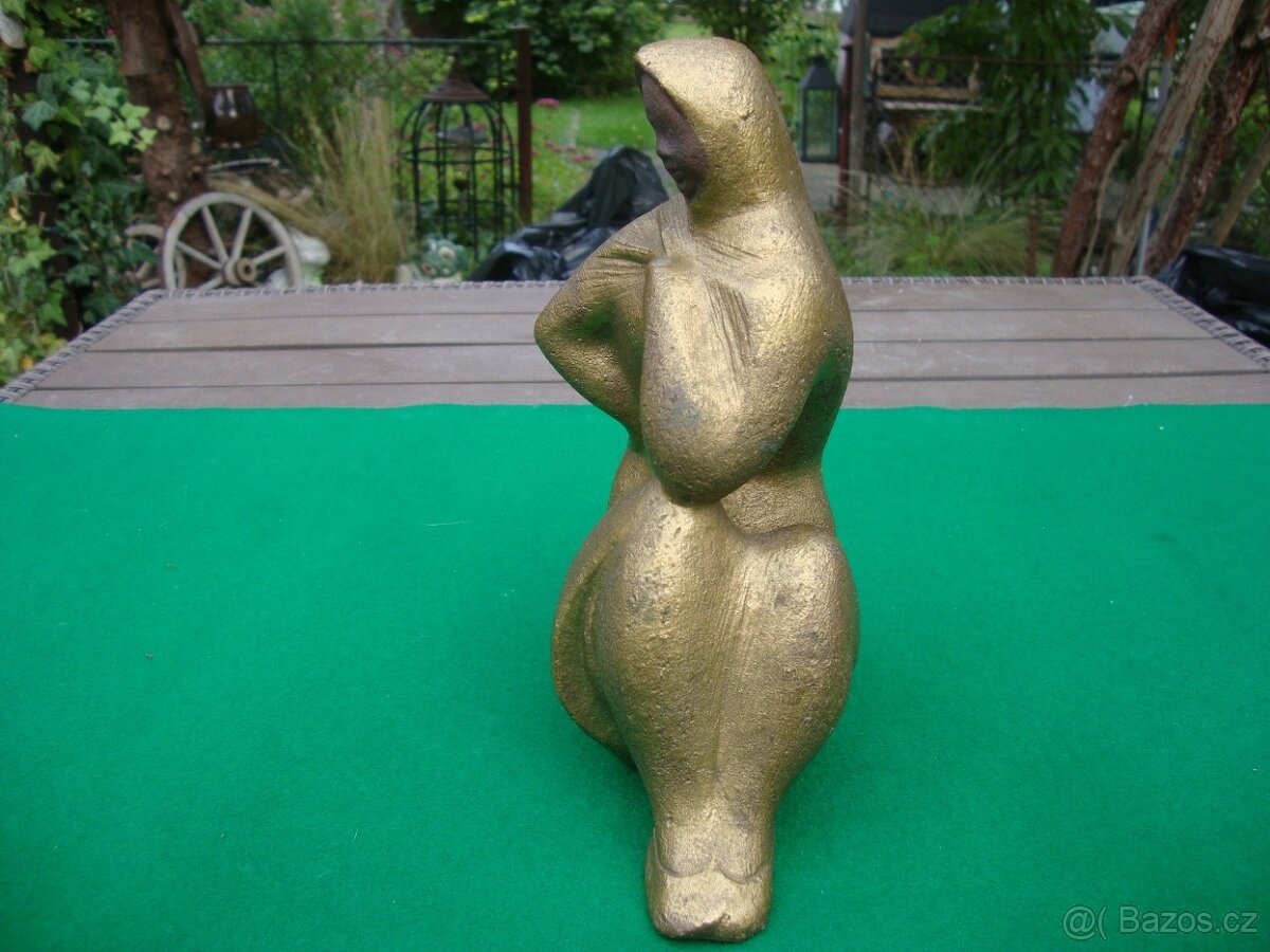 Retro socha soška dívka v šátku zlatá styl Brusel 1963 pěkná - 2