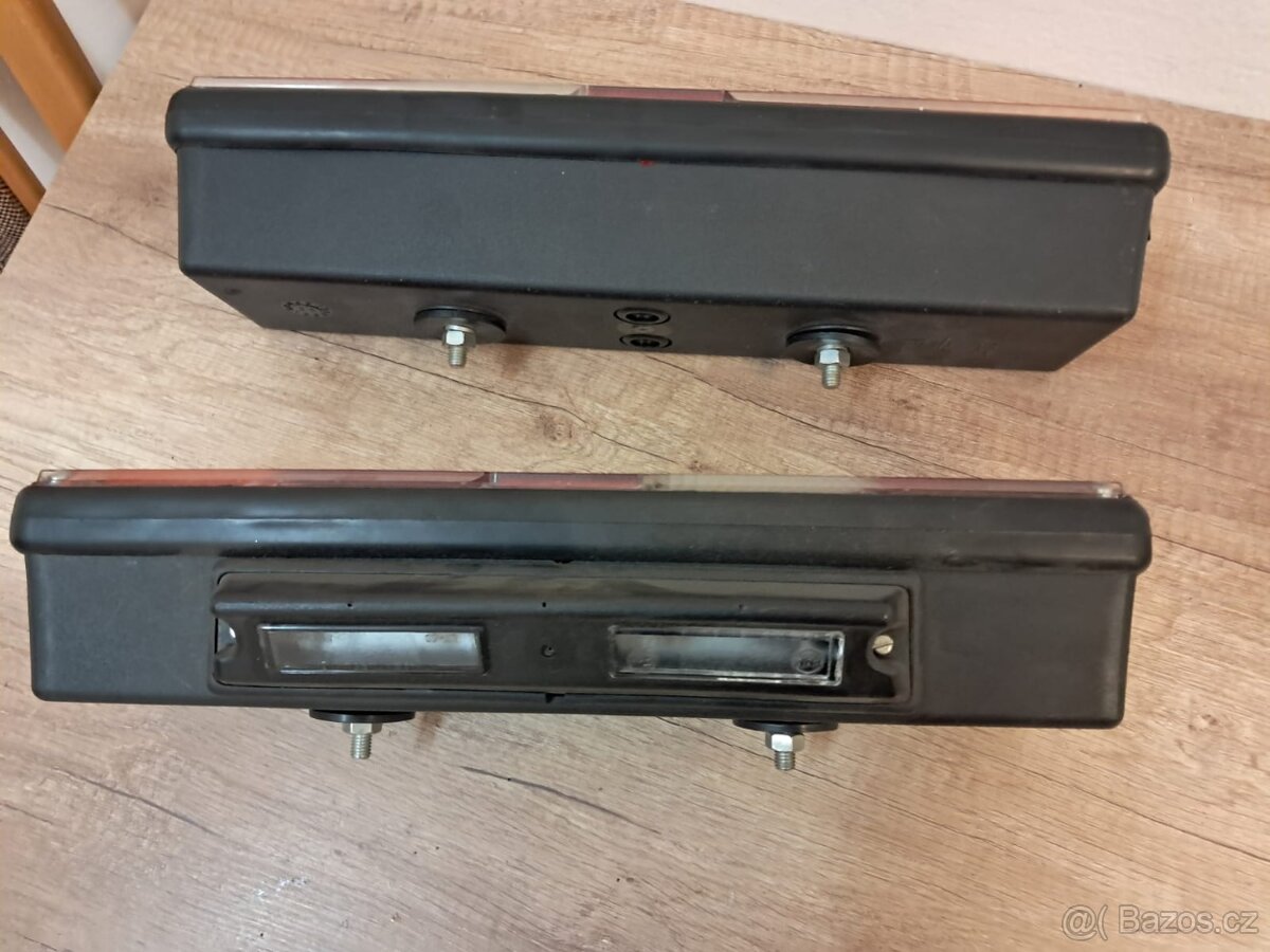 Dvě skupinové zadní svítilny - 2