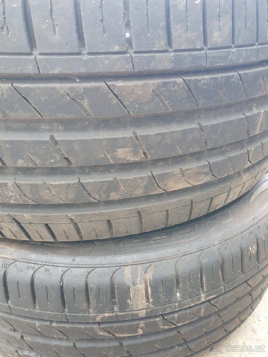 Jeté Pneu 255/45R19 104Y DOT 4715 - 2