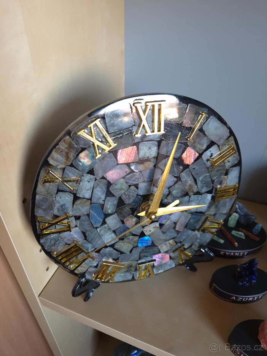 Labradorit - hodiny se stojánkem zdarma - 2