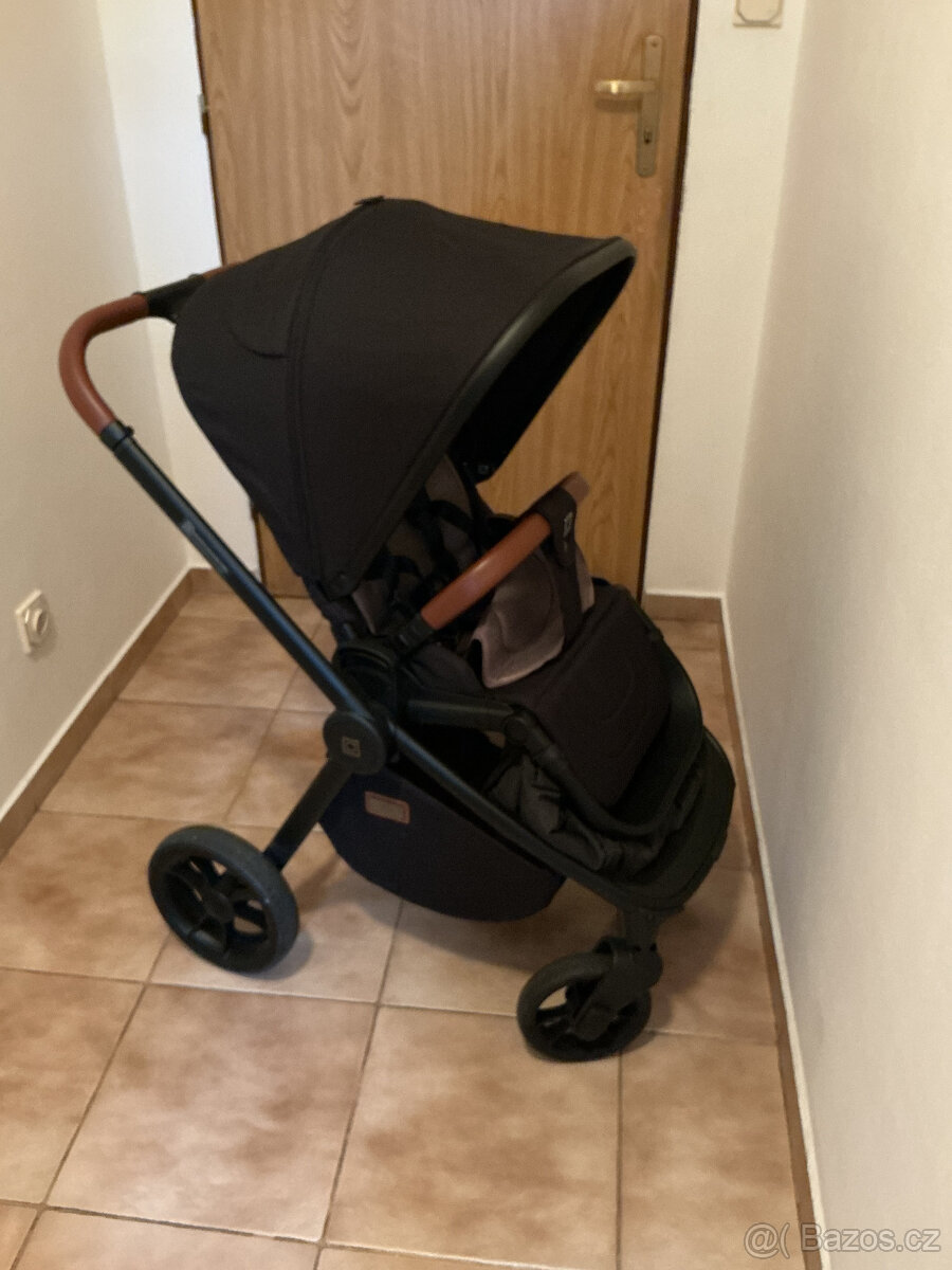 Sportovní kočárek s příslušenstvím - 2