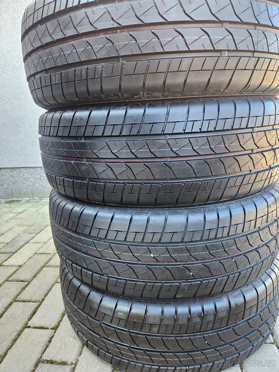 BRIDGESTONE 215/65 R16C NOVÉ - 2