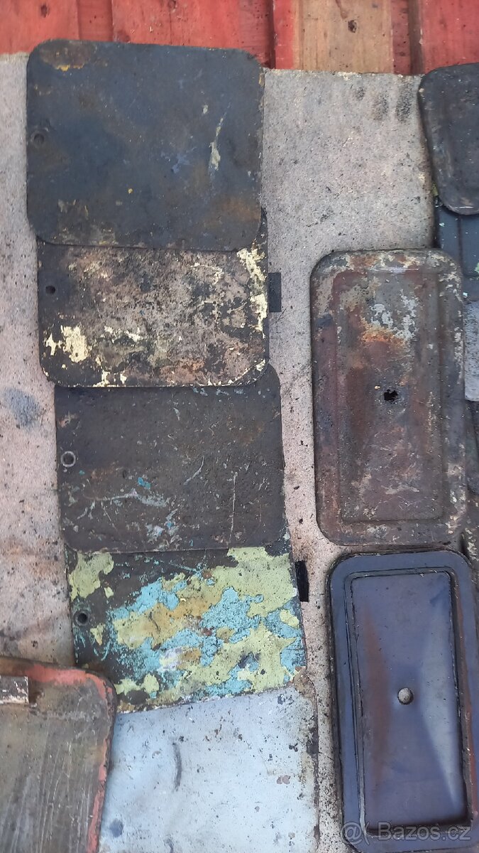 Zetor 25 - boční víčka - 2