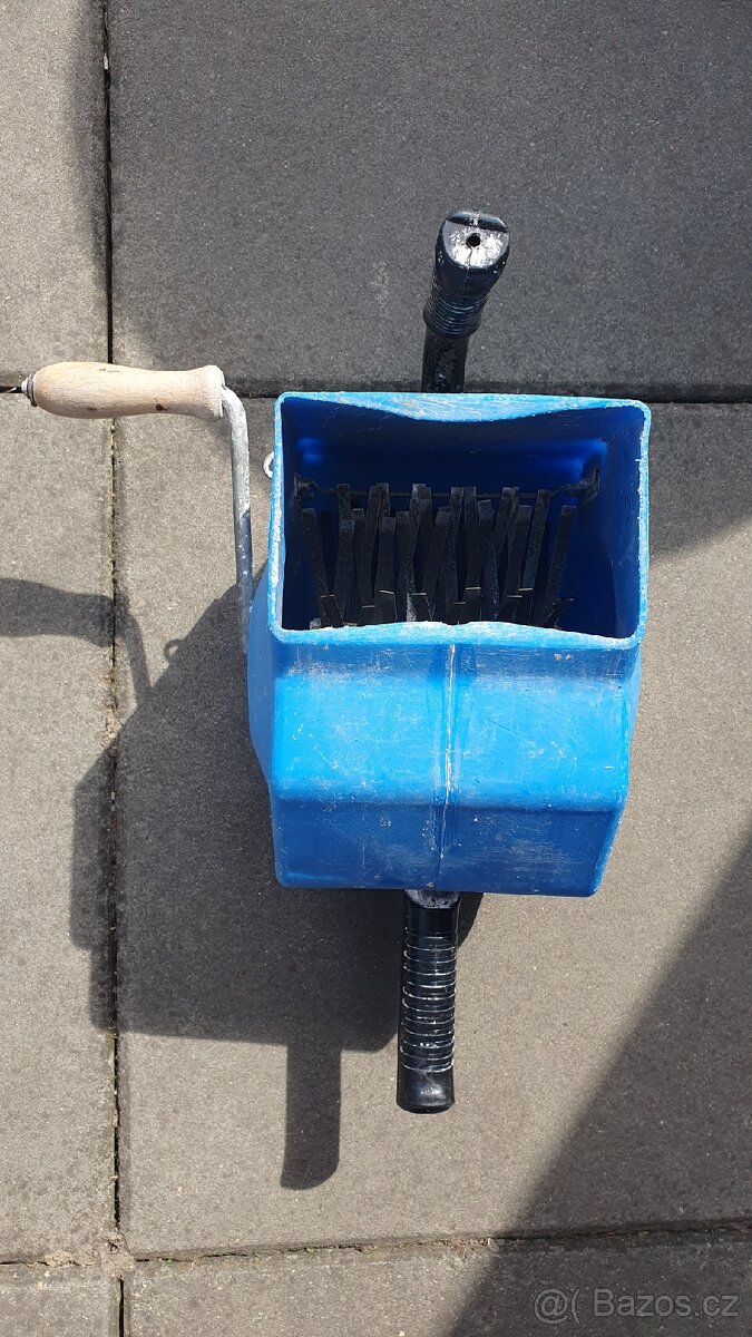 Ruční zednická omítačka - 2