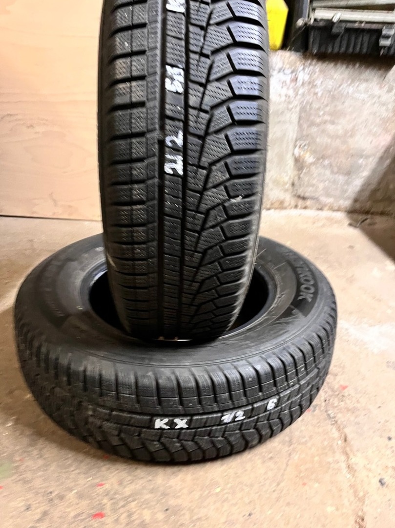 2ks. 215/70 R16 100H zimní pneu - 2