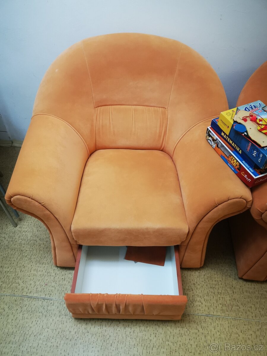 Pomerančový gauč na prodej - 2