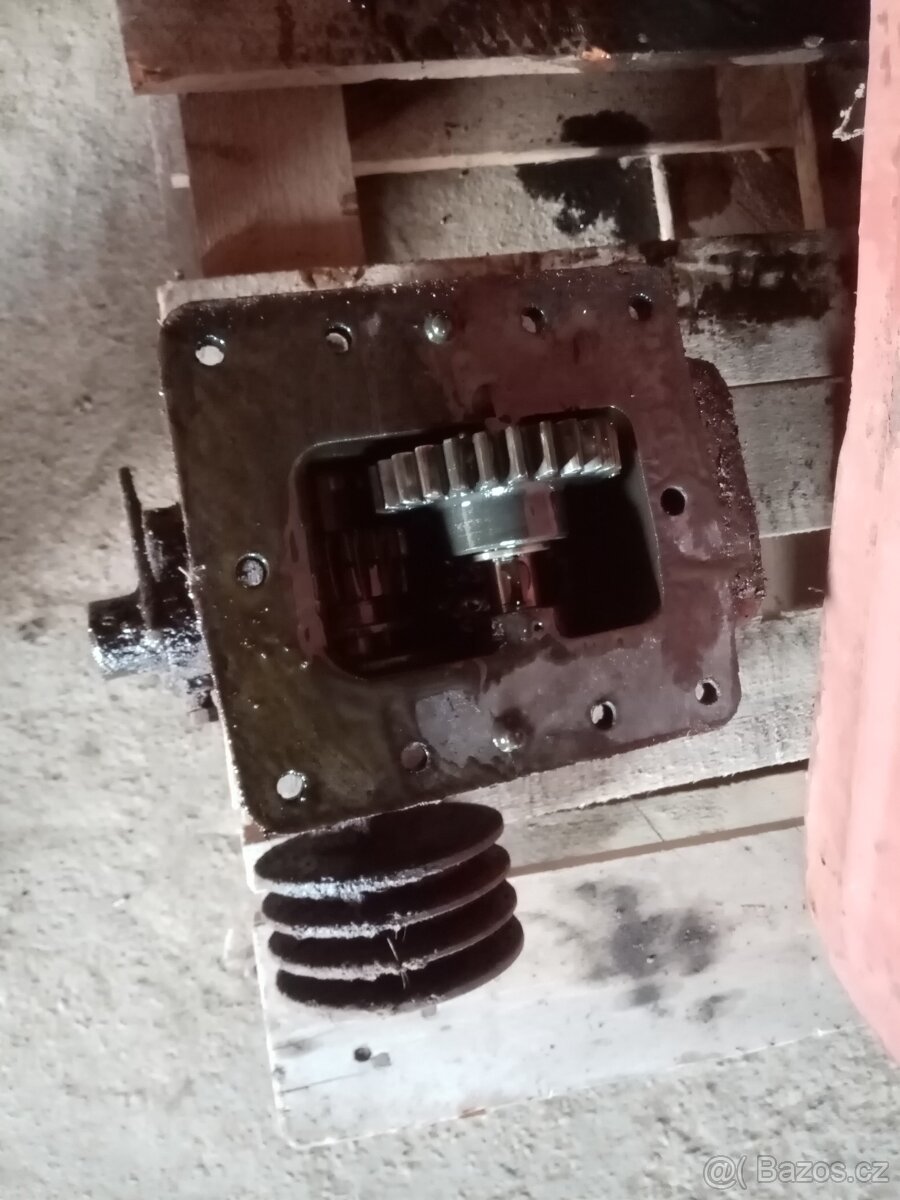 Zetor skříňka na kosu - 2