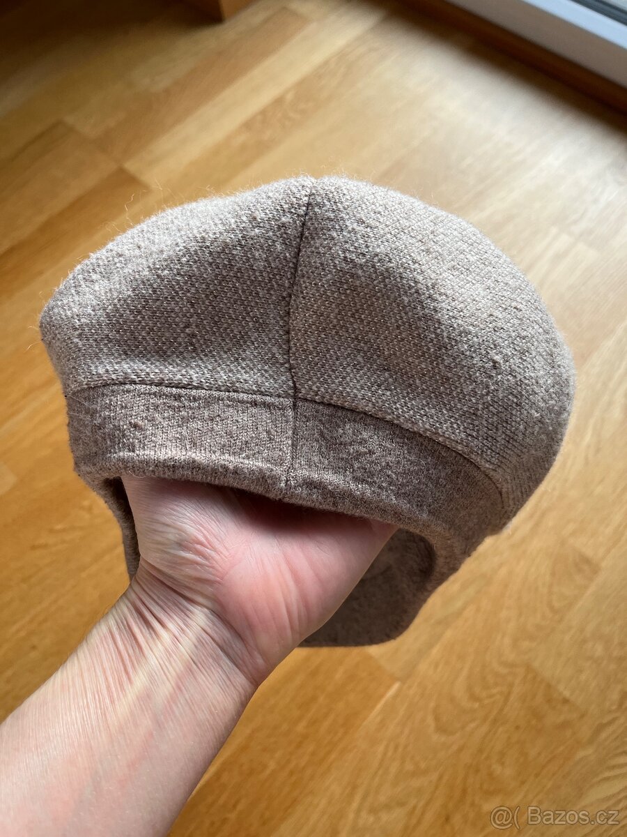 Zimní čepice s kšiltem - 2