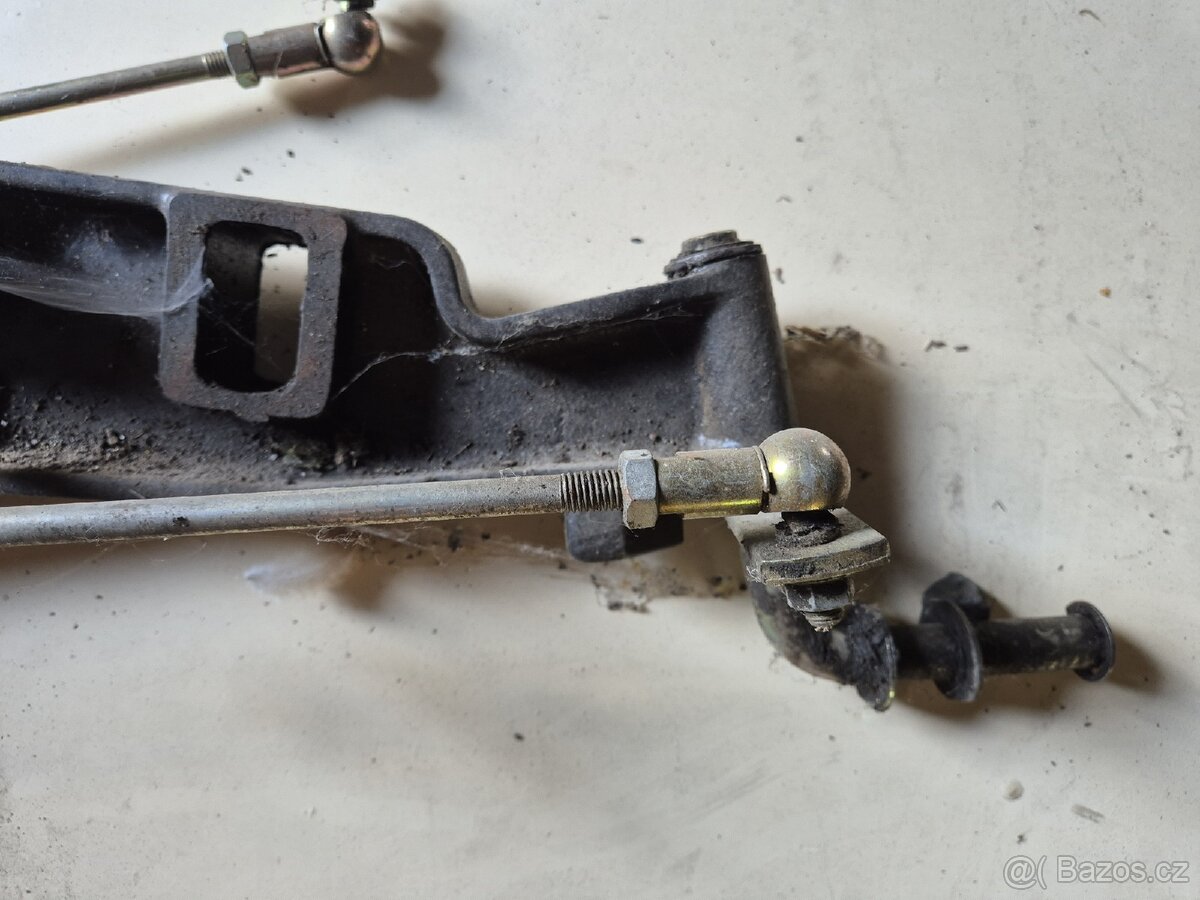 Litinová přední náprava na traktůrek. - 2
