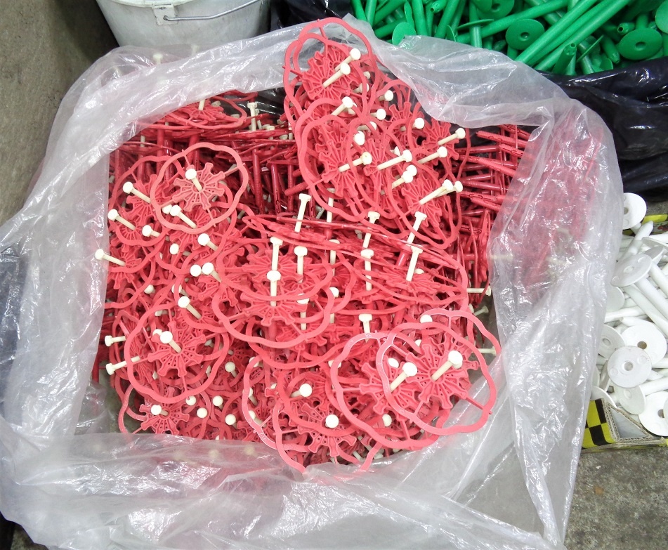 Talířové hmoždinky a střešní hmoždinky - 2