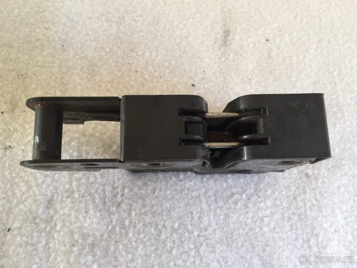 VW GOLF 5 2003-2008 - ZÁMEK KAPOTY - 2