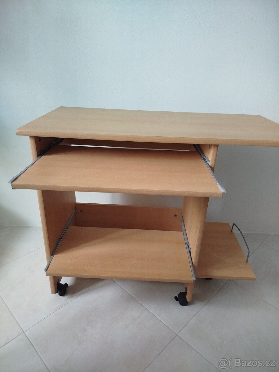 Počítačový stolek - 2