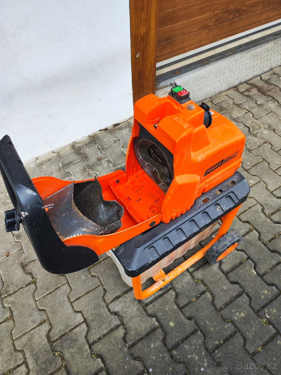 Prodám drtič větvě. - 2