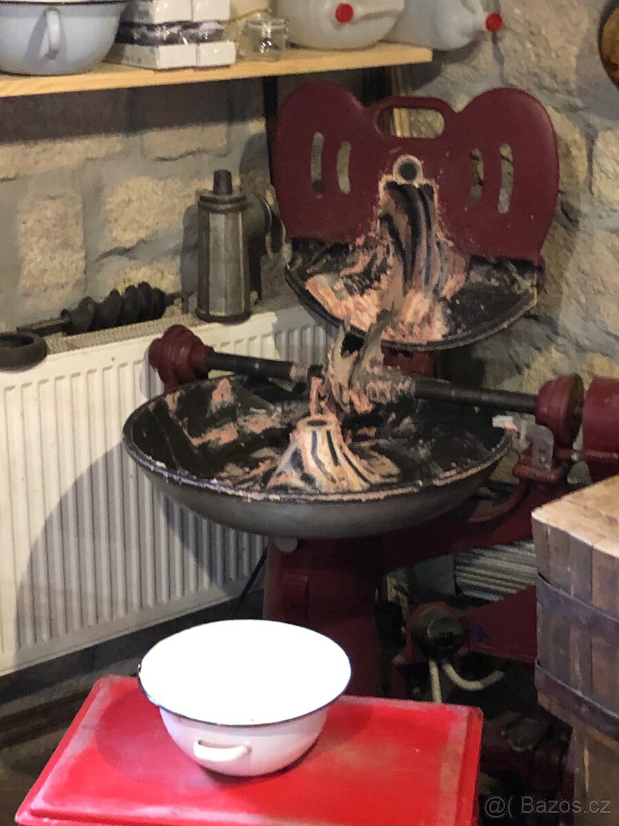 Prodám kutr a plničku na klobasy mýchačka - 2