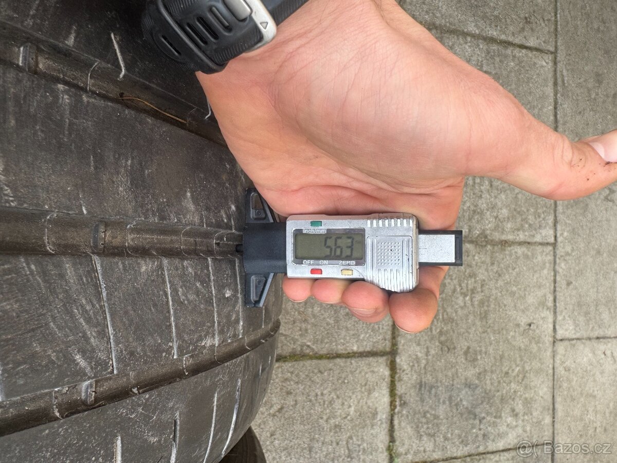 Dvě letní pneu 295/35/19 Michelin - 2