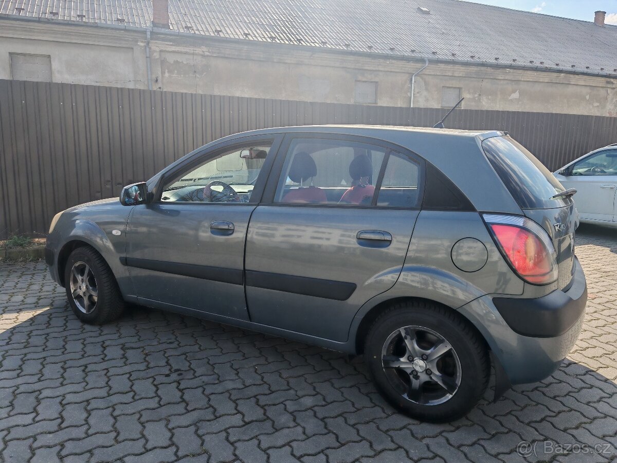 Kia Rio - 2