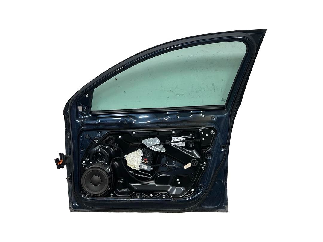 Pravé přední dveře modrá satin LC5F VW Passat B6 r.v. 2007 - 2