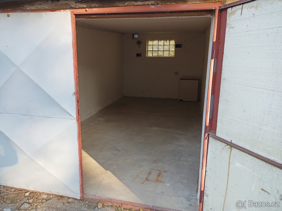 Garáž u letiště, Hradec kralove - 2