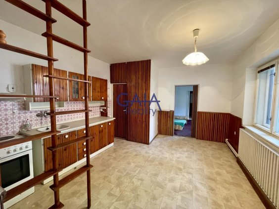 Louka - Rodinný dům k rekonstrukci na úpatí Bílých Karpat - - 2