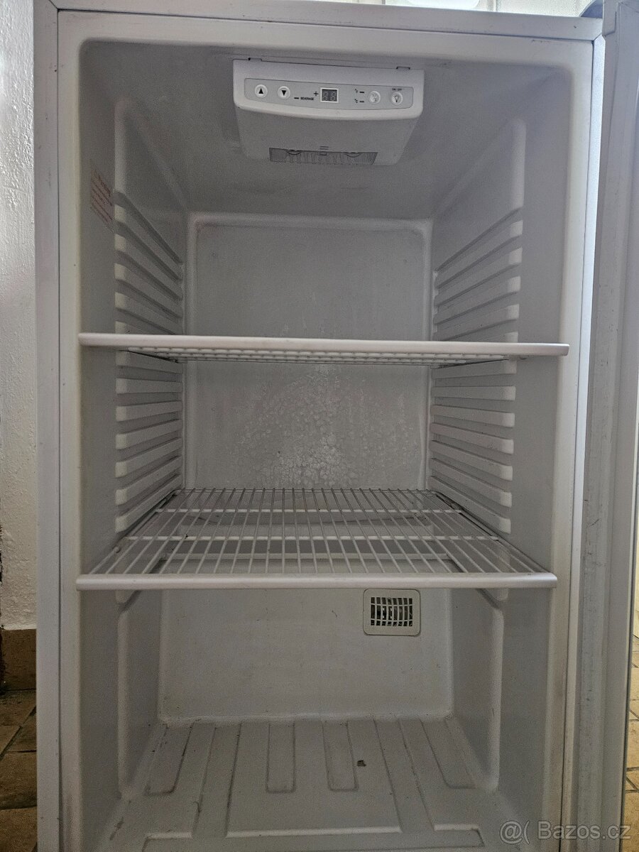 Prosklená malá lednice - 2