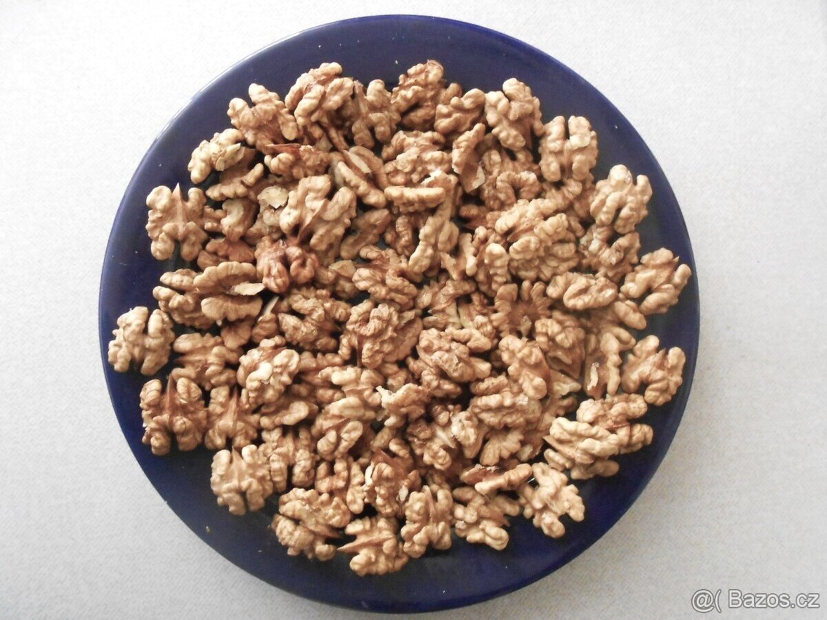 Vlašské ořechy loupané - 2
