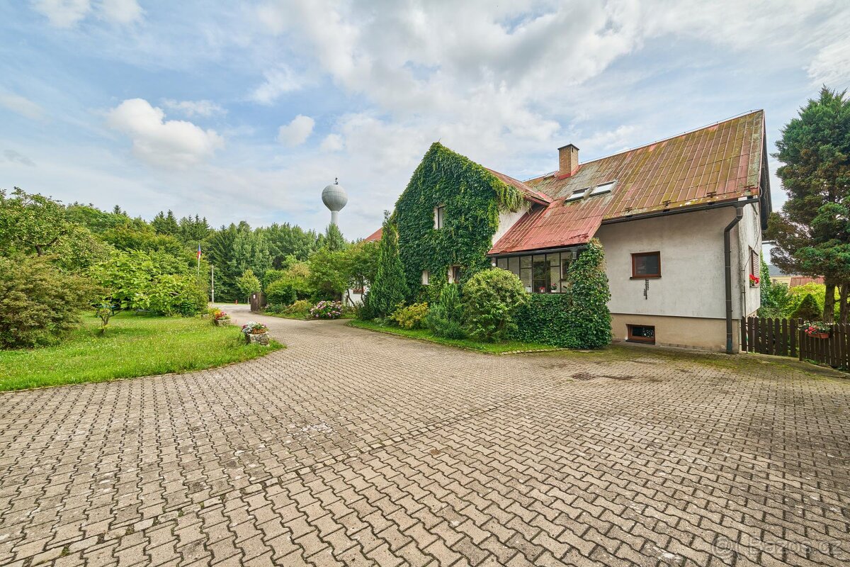 Prodej podkrovního bytu 4+1 s garáží - 2