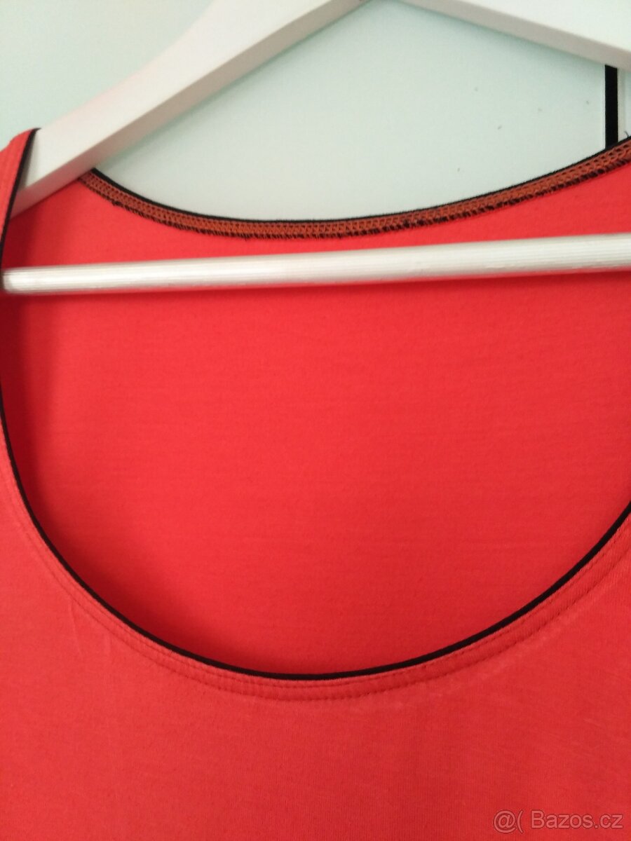 Halenka s hlubokým kulatým výstřihem - 2