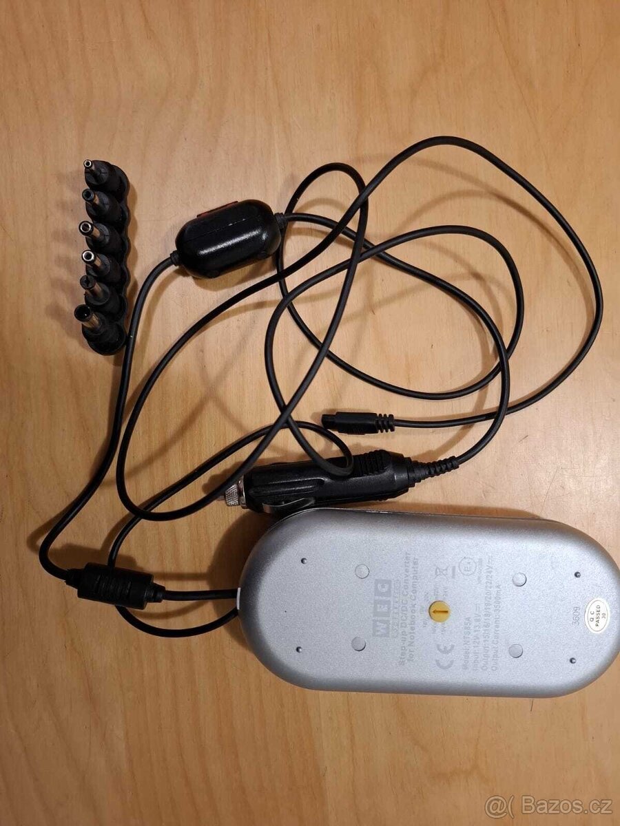 Univerzální napájecí adaptér do auta 85W - 2