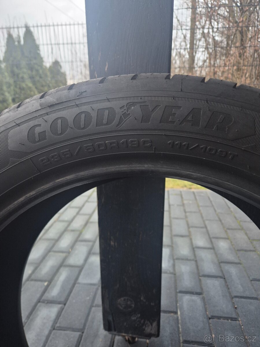 Letní pneu goodyear 235/50R19C - 2