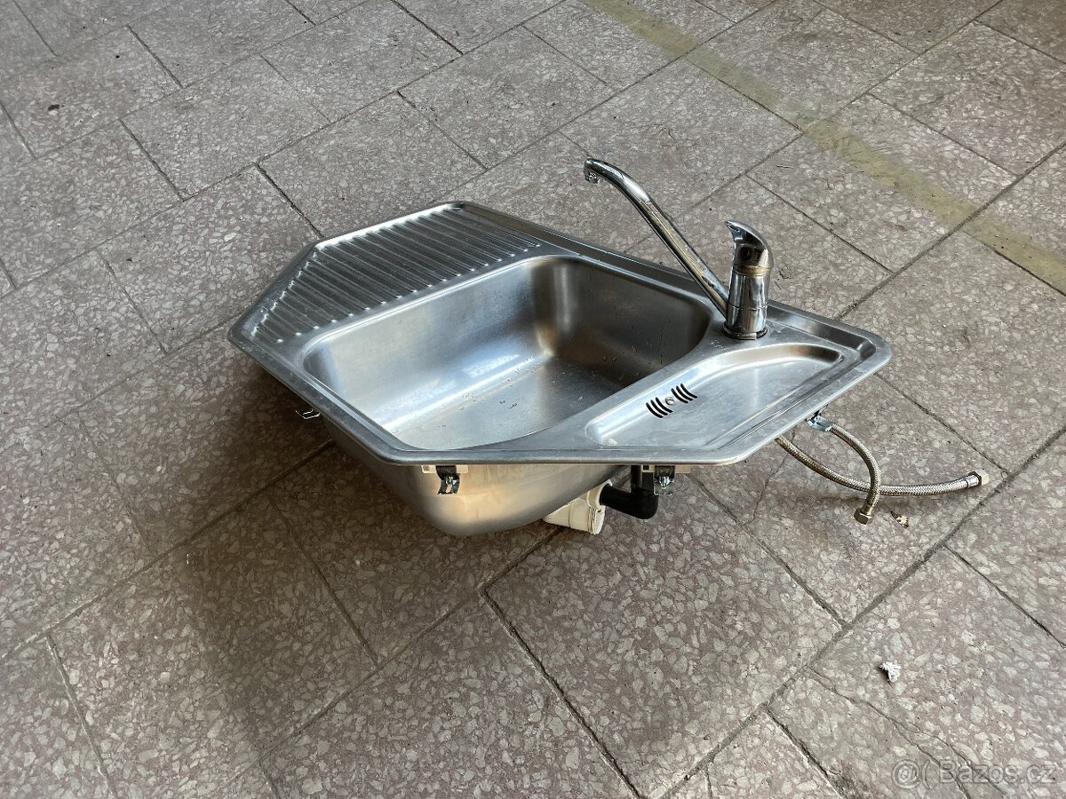 Prodej dřezů vč. baterií - 2