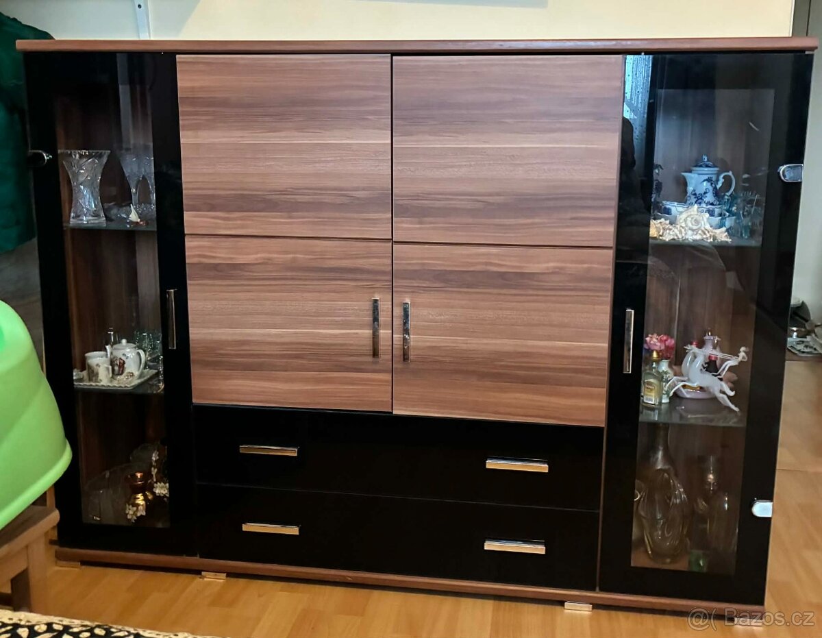 Komoda s vitrínami - 2
